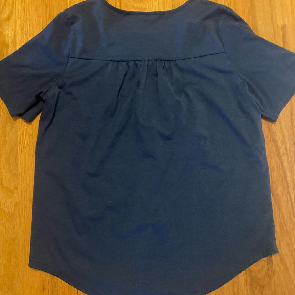 T-Shirt - Picture 2 of 3
